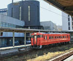 Die Dônan Isaribi-Bahn: Der ehemalige JR Hokkaidô-Triebwagen KIHA 40 1807 in Hakodate, 30.Oktober 2022 