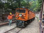 Nekomata, Japan 04.08.2024: Der Ausflugszug ist an der vorläufigen End-Station Nekomata 
angekommen. Dort wird nun ein Lok-Paar der ED-Klasse ans Ende des Zugs gehängt und die spannende Fahrt zurück kann angetreten werden.