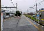 Japanische Doppelstockwagen: Dieser Doppelstockwagen in einem Zug der Serie 217 fhrt gerade in die Station Kazusa Ichinomiya auf der Bs-Halbinsel stlich von Tokyo ein.