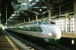 Shinkansen Serie 200: Ab 1980 700 Wagen für die 1983 eröffneten Tôhoku-Shinkansen (nach Nordosten) und Jôetsu-Shinkansen (von Tokyo nach Norden ans Japanische Meer) gebaut.