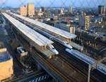 Der Tôkaidô-Shinkansen am frühen Morgen in Gifu Hashima.