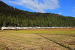 Die Intercity-Züge nach Kanazawa, dem Japanischen Meer entlang: Ein langer Zug (Serie 683 9 Wagen + 3 Wagen) bringt vor allem Geschäftsleute am frühen Morgan von Kanazawa nach Osaka. Yuno-o, 5.November 2018 