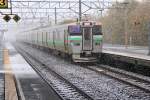 Serie 733, die neuen S-Bahnzüge für die Agglomeration Sapporo auf Hokkaidô. Der Winter kommt hier früh und heftig. Zug 733-3103 in Minami Chitose, 25.Oktober 2015. S-BAHN SAPPORO 