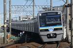 Der Lokalzug mit Chiba-Newtown Serie 9200 unterwegs nach Bahnhof Tateishi.