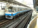 Fukuoka U-Bahn: Serie 1000, Zug Nr. 05 mit Endwagen 1509 am Ende der U-Bahnstrecke in Meinohama, 27.November 2010. 