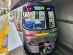 Tokyo Toei Subway Zug 12-361 nach Ryogoku in der Station Todaimae, 22.04.2024.