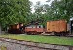 Blick auf einen Kran der BC Rail samt Beiwagen im Railway Museum of British Columbia in Squamish.