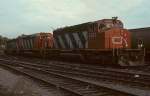 CN Dieselloks EMD-SD40-2 Nr. 5333, 5001 und 525? warten in Vancouver auf ihren nchsten Einsatz. Aufnahme leider schon bei Dmmerung, Juli 1990, HQ-Scan ab Dia.