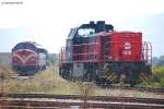 Die Lok 009 der Kosovo Railways (eine Vossloh G1700-2 BB) ist die neueste Lok der Bahngesellschaft. Hier macht sich der Einzelgnger am 16.08.09 vom BW Kosovo Polje / Fushe Kosove auf, um zwei Gterwgen in den Rangierbahnhof zu bringen. Im Hintergrund wartet Lok 007 auf ihren nchsten Einsatz.