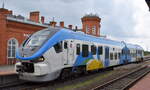 Polregio sp. z o.o. mit dem Dieseltriebzug 'SA139-001' (NVR: '95 51 2 720 141-1 PL-PREG, 95 51 2 720 140-3 PL-PREG') am 07.06.24 im Bahnhof Kostrzyn nad Odrą (obere Ebene).