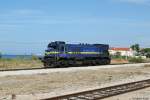 2062 111 bei einer Rangierfahrt im Bahnhof Bibinje. Der Bahnhof liegt direkt am Meer, welches im Hintergrund auch zu sehen ist. (27.08.2013)