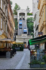 Die Uspinjača (Standseilbahn) von Zagreb – mit 66 Metern Länge und 30,5 Metern eine der kürzesten und steilsten Bahnen der Welt – gesehen von der Tomićeva ulica.

🧰 Zagrebački električni tramvaj (ZET)
🕓 31.8.2022 | 17:21 Uhr