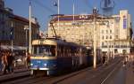 Die 73 Mitte der 1980er Jahre bei CKD-Tatra gekauften Triebwagen des Typs T4 wurden in Zagreb als Baureihe TMK 401, eingereiht, hier Tw 450 im Sommer 2005 am zentralen Verkehrsknoten Trg bana Josipa Jelacica