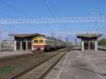 ER2T-7117-09 mit Regionalzug 6237 Aizkraukle-Riga Pasazieru auf Bahnhof Riga Pasazieru am 2-5-2010.