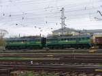 Taigatrommel-Doppeleinheit 2M62Ч-0111 mit einem Gterzug auf Bahnhof Riga Pasazieru am 4-5-2010.