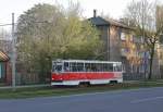 Tram Bahn 109 hat die Stadtmitte von Daugavpils in Lettland
verlassen und strebt der Endhaltestelle am Stadtrand zu.
Aufnahme am 1.5.2012