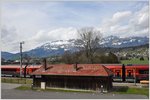 Haltestelle Schaanwald mit durchfahrendem Railjet. (29.03.2016)