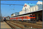 Der Dieseltriebwagen DR1AMv 9224 5003 286-2 der LTG Link steht am 04.09.2024 am Hausbahnsteig in Vilnius.