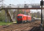 Ein Siemens  Doppelpack , vorne Er 20 032 erreicht aus Richtung Vilnius  kommend am 29.4.2012 den Bahnhof Kaisyadoris und fhrt weiter gen Nord  Westen in Richtung Klaipeda.