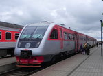 Ein Triebwagen der Baureihe 03 steht am 16.05.2016 um 14:44 Uhr kurz vor der Abfahrt als Regionalzug nach Radviliskis in Klaipeda. 