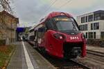 CFL Triebzug 2411, steht zur Abfahrt nach Luxemburg, im Bahnhof von Diekirch bereit.