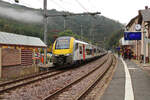 SNCB 08506 steht als IC nach Liège-Guillemins im Bahnhof Kautenbach.