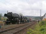 Reges Interesse herrschte bei den Fahrgsten, um den Fhrerstand der CFL Dampflok 5519 zu besichtigen, whrend einer Pause der Sonderfahrt  Musel Nostalgie Express  am 17.10.04 am Bahnsteig von