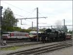 Diese Zugbegegnung musste auch der Lokfhrer der  nez cass  im Bild festhalten: Die Dampflok 5519 verlsst den Bahnhof von Luxemburg in Richtung Hollerich, whrend der Triebzug 208 aus Kleinbettingen