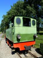 Dampflok La Meuse  Nr 3443, 1937 in Liège gebaut (ex-ARBED-Belval No 25) als Monument im ehemaligen Bahnhof von Niederpallen auf der ehemaligen Schmalspurstrecke (Spur 1m) von Noerdange nach