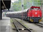 Die CFL Cargo MaK 1503  dieselt  mit einem Kalkzug am 25.04.09 durch den Bahnhof von Esch-sur-Alzette. (Jeanny)