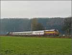 Hier kommt das Original: Von Ettelbrck nach Kautenbach fuhr der  Chrstdagszuch 2008 , gezogen von der Diesellok 1604, in Erpeldange/Ettelbrck an mir vorbei. 14.12.08 (Hans)