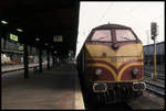 CFL 1803 steht hier am 4.11.1992 um 9.46 Uhr abfahrbereit mit dem Personenzug nach Luxembourg im HBF Trier.