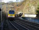 Lok 3013 mit Zug kommt aus dem Tunnel  Kirchberg  und fhrt im Bahnhof Kautenbach ein. 06.01.08 