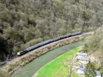 Das Hochwasser der Sauer ist zurckgegangen, als am 06.04.08 die Lok 3012 mit IR 115 aus Richtung Lttich am Campingplatz  Buurschter-Plage  entlang in Richtung Tunnel Bourscheid fhrt. 