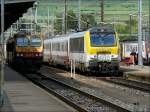 Am 15.06.08 ist E-Lok 3017 soeben aus Richtung Lttich in den Bahnhof von Ettelbrck eingefahren, whrend links Triebzug 2003 auf die Abfahrt nach Wiltz wartet.