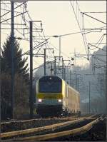 In den letzten Sonnenstrahlen des 28.12.08 ist E-Lok 3017 mit dem IR 116 nach Liers zwischen Lintgen und Mersch unterwegs. (Jeanny)