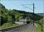 Die 3014 mit dem IR 119 am Haken hat soeben den Tunnel in der Nhe von Coo (B) verlassen und befhrt nun die Brcke ber die Amblve. 23.05.10 (Hans) 