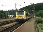 3016 mit IR 113 Liers-Luxembourg auf Bahnhof Troisvirges am 25-7-2002.