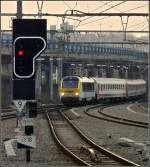 In der Abenddmmerung des 27.03.2011 fhrt der IR 123 Liers - Luxembourg in den Bahnhof Lige Guillemins ein.