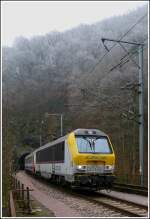 - Morgens Nebel und Rauhreif - Am Morgen des 16.11.2011 verlsst die 3008 mit dem IR 112 Luxembourg - Liers den Tunnel Fischterhaff und befhrt die Sauerbrcke in Richtung Goebelsmhle. (Jeanny)
