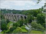 - Pulvermhle Viadukt - Der Pulvermhle Viadukt (luxemburgisch: Biisser Brck) in Luxemburg Stadt hat eine Lnge von 242 Meter und 13 Bgen von 15 Meter Durchmesser und wird zur Zeit von 2 auf 4