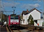Die 4017 kommt am 08.02.2011 mit dem IR 3737 Troisvierges-Luxembourg im Bahnhof von Wilwerwiltz an.