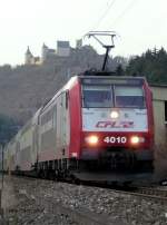 E-Lok 4010 mit Dostos fotografiert in der Nhe von Michelau am spten Nachmittag des 13.01.08.