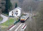 Triebzug 2007 vor dem berqueren einer der zahllosen Brcken ber die Wiltz in der Nhe von Merkholtz am 08.04.08.