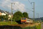 . Mon dernier train - Zufllig ist mir wohl das Ablichten der Abschiedsfahrt eines Lokfhrers in Rollingen/Mersch gelungen. Laut pfeiffend nherte sich der Z 2011 am 01.08.2014 als IR 3619 Luxembourg – Ettelbrck den beiden Bahnfotografen, begleitet von gegenseitigem Fotografieren und Zuwinken. (Hans)