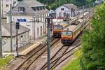 . CFL Z 2001 ist soeben aus Richtung Kautenbach in den Bahnhof von Wiltz eingefahren und somit kann der Triebzug Z 2002 sich auf die eingleisige Stichstrecke in Richtung Kautenbach auf den Weg machen. 29.05.2018 (Hans)