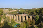 CFL 2017 und 2009 überqueren das Viadukt Pulvermühle kurz vor erreichen ihres Zielbahnhofs Luxembourg Ville.