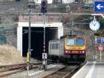 Triebzug 2019 kommt als Zug RB 3211 beim Bahnhof von Wiltz aus der Unterfhrung gefahren.