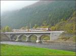 Die runderneuerte Sauerbrcke bei Michelau einmal aus der anderen Richtung gesehen mit einem Triebzug der BR 2000 auf seiner Reise von Wiltz nach Luxemburg.