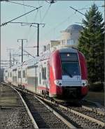 Der Triebzug 2211 kommt am 19.12.08 aus Rodange und fhrt in den Bahnhof von Ptange ein. (Hans)